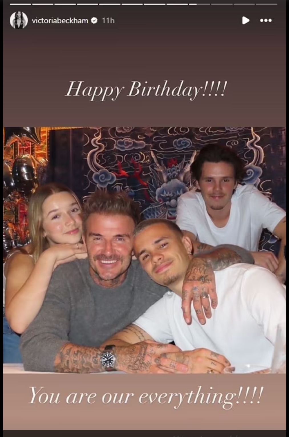 Momen perayaan ulang tahun David Beckham bersama ketiga anaknya. (Foto: Tangkapan layar Instagram Story/Victoriabeckham)