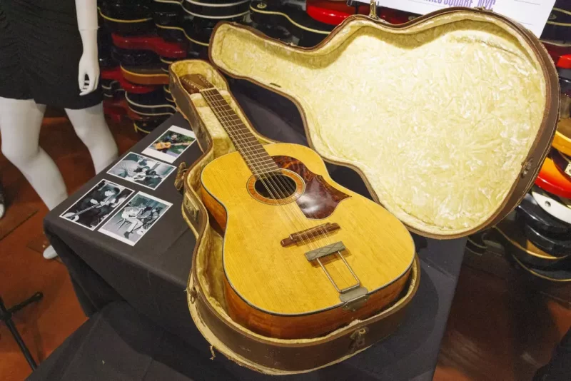 Gitar Legendaris John Lennon Terjual Rp43 Miliar