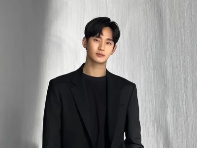 DAPAT TAWARAN: Kim Soo Hyun akan membintangi drama Korea baru, Knock Off. Foto Instagram/soohyun_k216