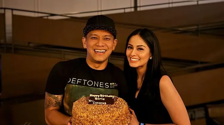 Akhirnya Go Publik, Ini Sosok Pacar Baru Boris Bokir