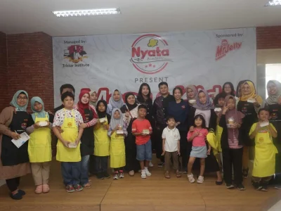 Para peserta Nyata Academy siap belajar memasak Thai Milk Bun, Cake Pop dan Rainbow Pudding bersama Chef Anthony dan Chef Valent. (Foto: Ikhsan/Nyata)