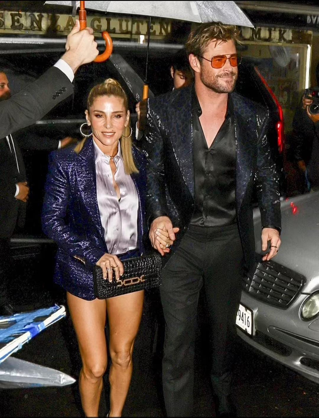 Chris Hemsworth dan istrinya, Elsa Pataky, dalam acara jamuan makan malam pra-Met Gala 2024. (Foto:  Alessandra G/BackGrip)
