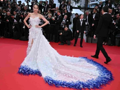 MEMESONA: Gaun Jalak Bali yang dikenakan Cinta Laura saat di Festival Film Cannes 2024. (Foto: Instagram/claurakiehl)