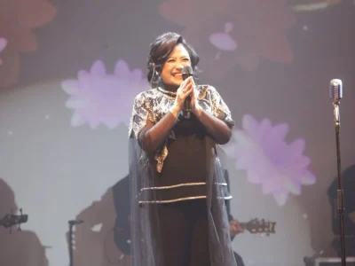 Ervinna menggelar konser merayakan 55 tahun perjalanan kariernya. (Foto: Ikhsan/Nyata)
