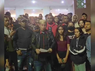LAPOR POLISI: Para korban dugaan penganiayaan saat beribadah, termasuk mahasiswa Katolik dibacok oleh oknum, datang ke kantor Polres Tangerang Selatan. (Foto: Instagram/infotangerangkota)
