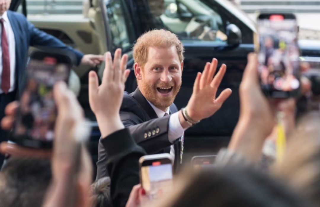 DI LONDON: Pangeran Harry saat meninggalkan Katedral St Paul. (Foto: Anadolu via Getty Images)