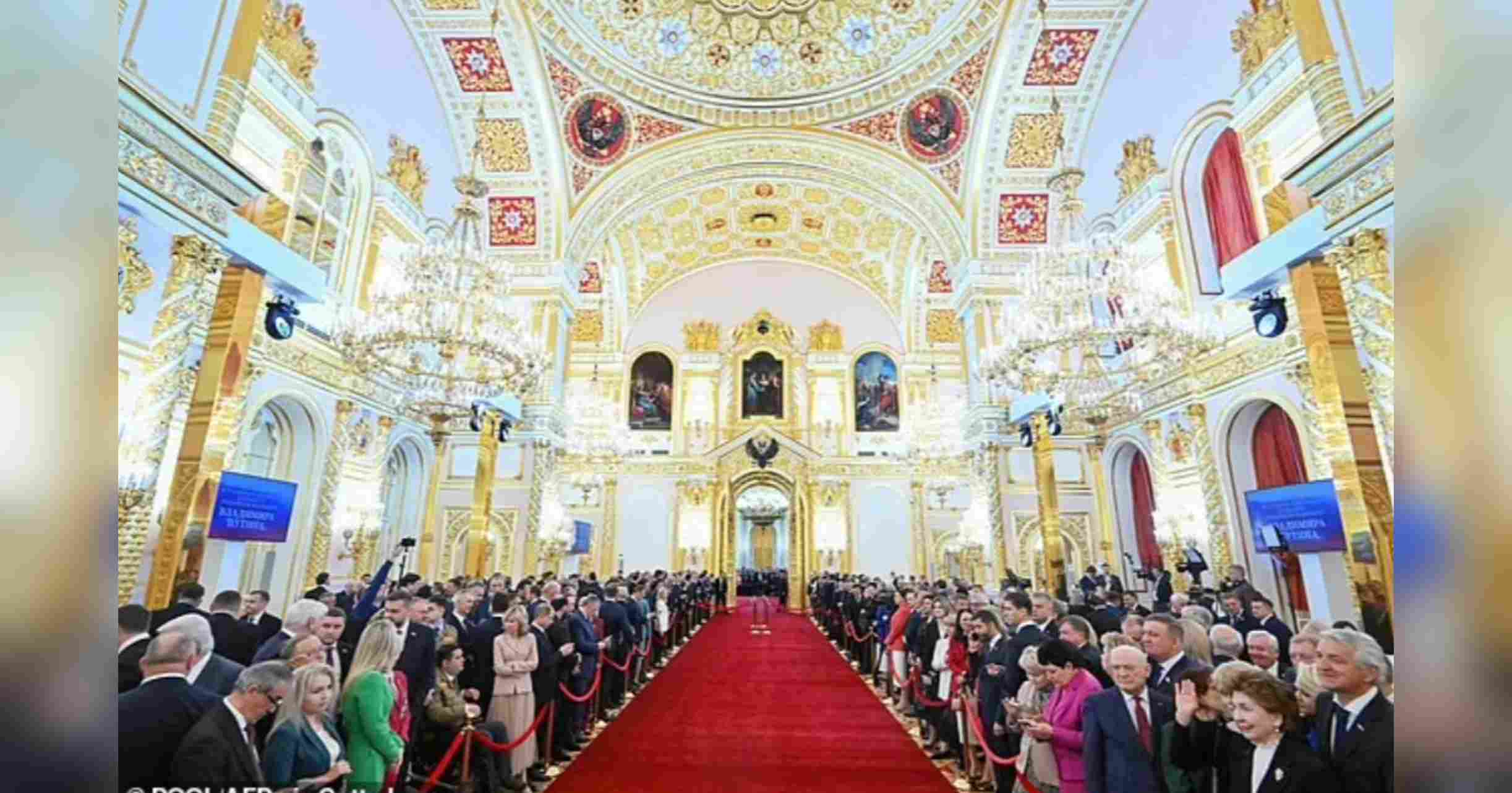 DIHADIRI TAMU PILIHAN: Pelantikan Vladimir Putin sebagai Presiden Rusia yang terpilih lagi di masa jabatan kelimanya, berlangsung di Istana Grand Kremlin yang berlapis emas. (Foto: Pool/AFP via Getty)