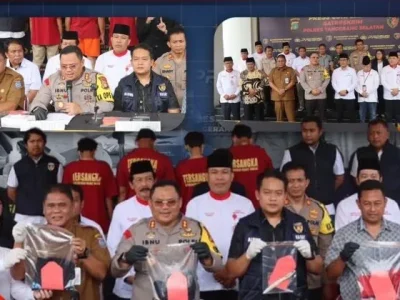 UNGKAP KASUS: Empat tersangka penganiayaan saat ibadah doa Rosario di Tangsel. Foto: Polres Tangerang Selatan