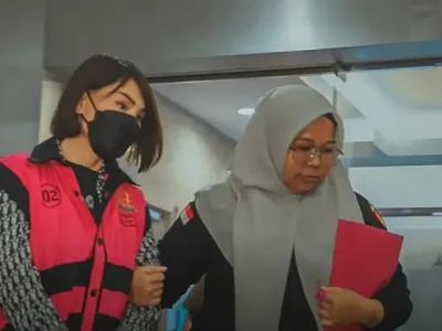 Kondisi Helena Lim saat resmi memakai baju tahanan. Foto : Kejaksaan RI