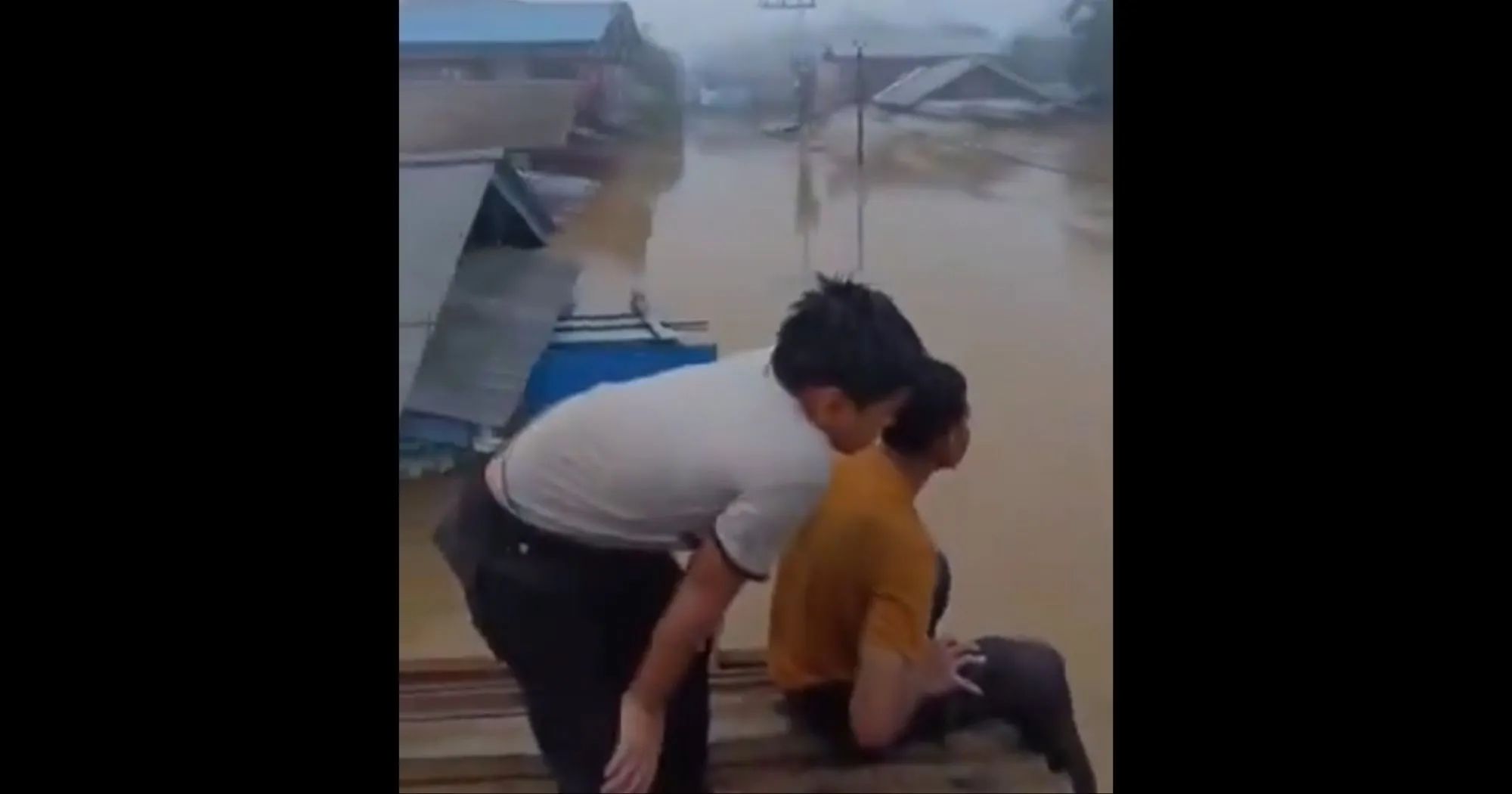 Banjir Seatap Rumah, Rendam 35 Kampung di Mahakam Ulu