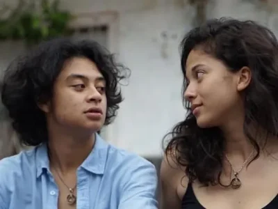 LAMAR: Bastian Steel dan adik Putri Marino, Sitha. (Foto: Instagram/sithamarino)