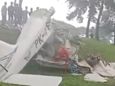 Pesawat latih jatuh di BSD Tangerang pada Minggu (19/5) siang. (Foto: Istimewa)
