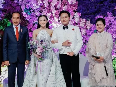 ISTIMEWA: Presiden Jokowi bersama Ibu Iriana menghadiri resepsi pernikahan Rizky Febian dan Mahalini. Foto: Dok. Instagram @mahaliniraharja/@rizkyfbian