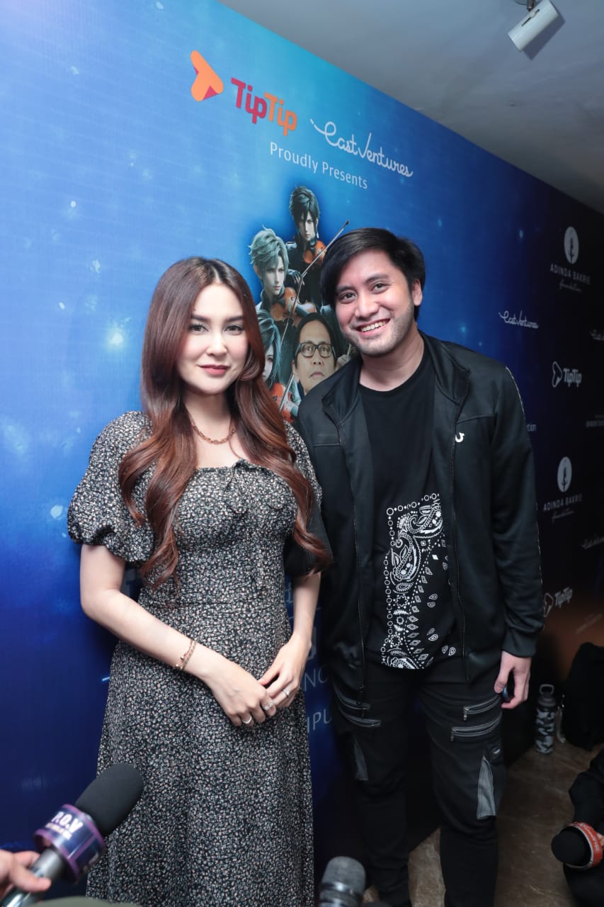 Kevin Aprilio dan istri, Vicy Melanie saat di hadapan awak media. (Foto: Reza/Nyata)