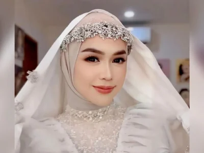 JANDA: Ria Ricis resemi bercerai dengan Teuku Ryan. (Foto: Instagram @riaricis1795)