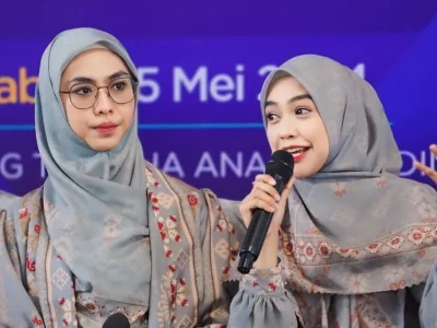 Oki Setiana Dewi dan Ria Ricis sukses raih impian dirikan sekolah TK. Foto: Dok. Instagram @okisetianadewi