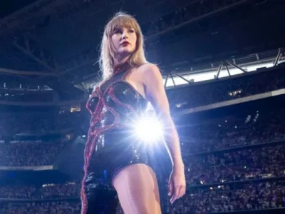 Taylor Swift saat aksi panggungnya di konser Santiago Bernabeu, Madrid, Spanyol (29-30/5/2024). (Foto: X/@tswifterastour)