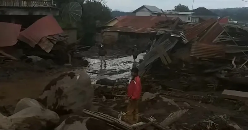 Banjir Lahar Dingin Gunung Marapi Tewaskan 37 Orang