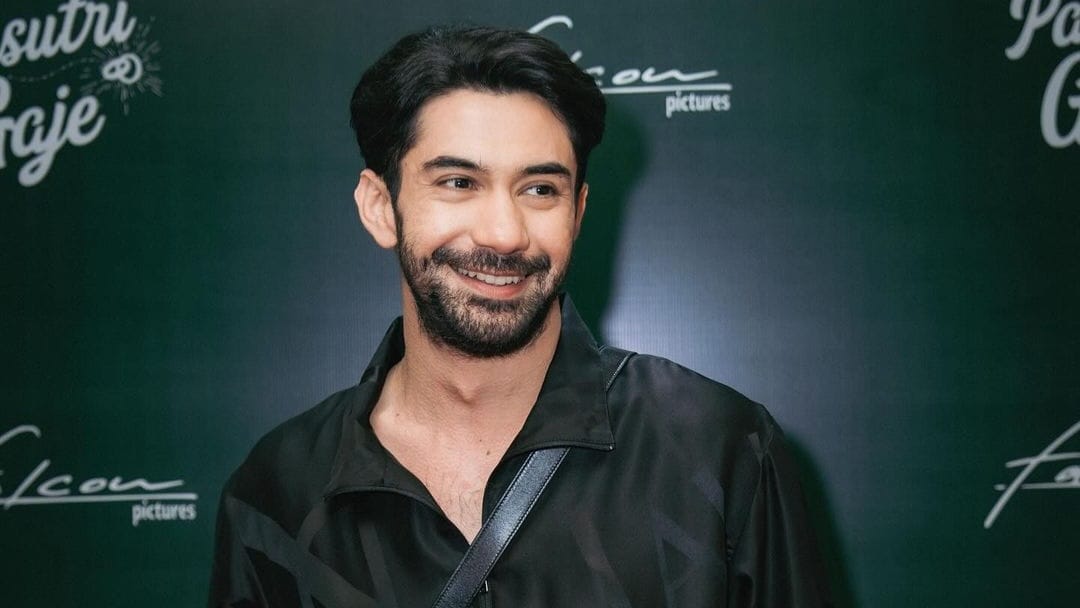 Reza Rahadian. Foto: Dok. Instagram @officialpilarez