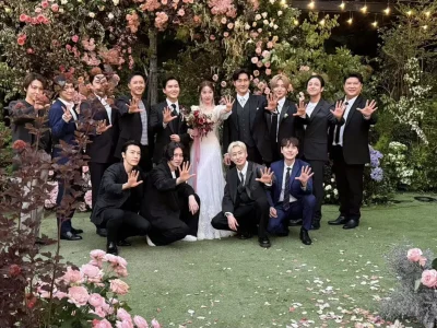 Anggota lengkap Super Junior saat hadiri pernikahan Ryeowook dan Ari. Foto: Dok. X sunflow3rmin