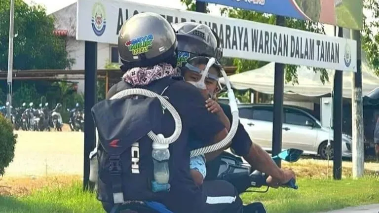Pasangan Malaysia Ini Menikah usai Viral Naik Motor Sambil Bawa Anak Pakai Alat Bantu Nafas