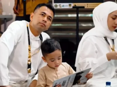 Deretan artis Indonesia yang berangkat haji 2024. Salah satunya Raffi Ahmad dan keluarga. Foto: Dok. Instagram @janamadinahwisata
