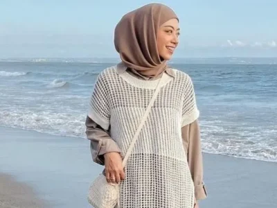 Inspirasi Outfit Hijab Pantai yang Nyaman dan Stylish (Foto: instagram.com/meiraniap)