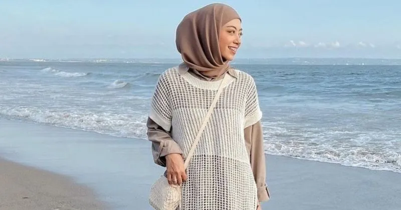 7 Inspirasi Outfit Hijab Pantai yang Nyaman dan Stylish
