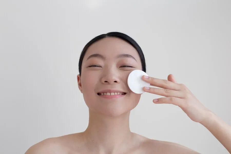 Ingin Kulit Bersih dan Glowing, 3 Pembersih Wajah Ini Wajib Punya