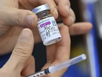 Vaksin AstraZeneca mulai ditarik peredarannya secara global. Foto : AP/Jung Yeon-Je