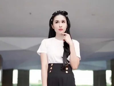 MUNCUL LAGI: Sandra Dewi sempat menghilangkan akun instagram pribadinya. Foto : Instagram/sandradewi88