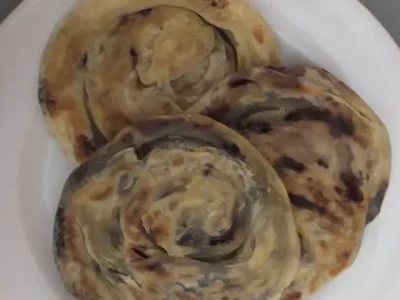 Roti Maryam cokelat menjadi salah satu jajanan yang tinggi lemak trans. Foto : Instagram/nidataqiyya