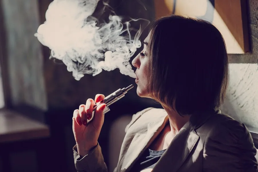 Perokok Vape Meningkat, Amankah dari Risiko Kanker Paru-Paru?