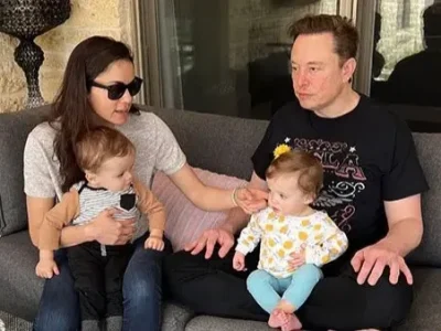 Elon Musk bersama dengan anaknya dan Shivon Zilis. Foto: Dok. X @WalterIsaacson