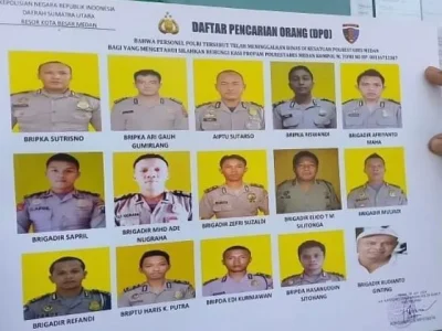 Heboh di media sosial, sebuah foto yang memperlihatkan poster dengan gambar 15 personel Polrestabes Medan yang bertuliskan Daftar Pencarian Orang (DPO). (Foto: X/Racoon Entertainment)