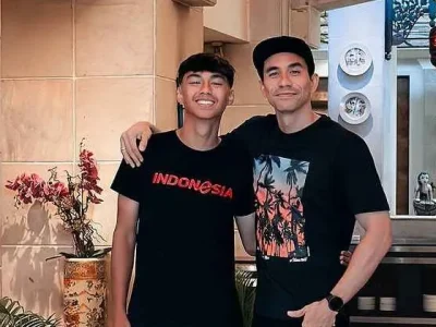Darius Sinathrya memberikan pesan bijak kepada anaknya, Diego yang gagal lolos Timnas U-16. Foto : Instagram/darius_sinathrya