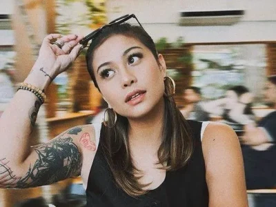 Awkarin kehilangan uang sebanyak Rp 400 juta yang ditilap staf kepercayaannya. Foto : Instagram/narinkovilda