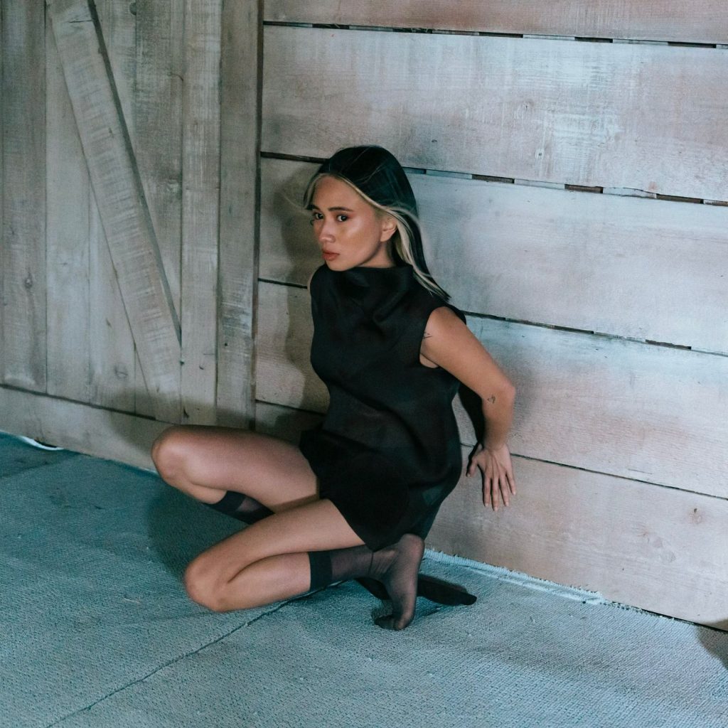 Niki Zevanya merilis single baru berjudul Blue Moon yang merupakan salah satu dari serangkaian lagu yang ada di album terbarunya Buzz. (Foto: X/nikizevanya)