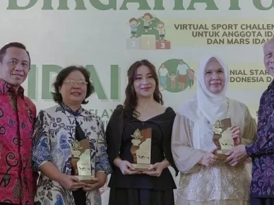 Momen saat Nikita Willy diundang sebagai pembicara dalam forum ulang tahun IDAI yang ke-70. (Foto: Instagram/ nikitawillyofficial94)