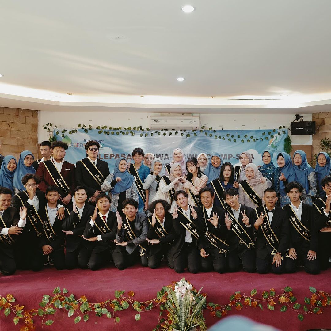 Atta Halilintar akhirnya resmi berijazah SMA di usianya yang kini 29 tahun. (Foto: Instagram/attahalilintar)