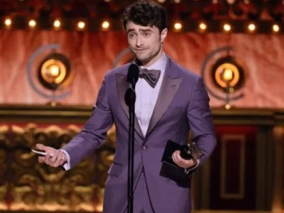 Daniel Radcliffe akhirnya menang Tony Award untuk pertama kali lewat film Merrily We Roll Seiring. (Foto: Getty Images)