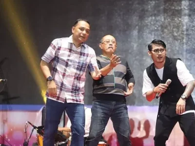 GOYANG TERAMBYAR: Gilga Sahid (kanan) sukses menghibur warga Surabaya di konser Puncak Hari Jadi Kota Surabaya ke-731. (Foto: Pemkot Surabaya)
