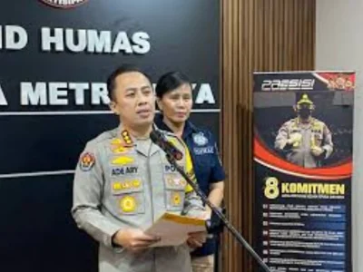 Kabid Humas Polda Metro Jaya, Kombes Ade Ary Syam Indradi ungkap kasus perampokan di ruko kawasan PIK 2, Jakarta. (Foto : Humas Polri)