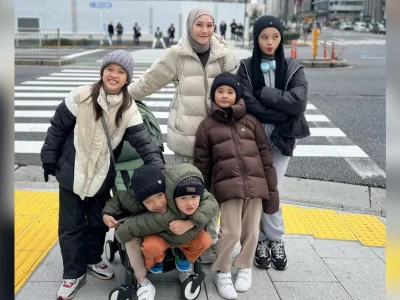 Zaskia Adya Mecca bersama anak-anak. (Foto: Instagram/Zaskia)