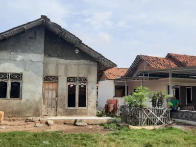 Rumah tersangka, ibu muda yang viral cabuli anak kandungnya. (Foto: Dok. Pri)