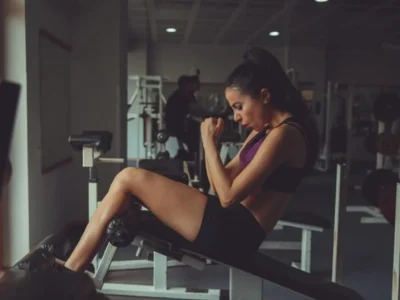 Ilustrasi latihan untuk membentuk badan berotot bagi wanita. (Foto: Freepik)