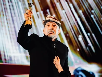 Indro Warkop saat meraih penghargaa IKJ Awards. (Foto: Instagram/indrowarkop_asli)