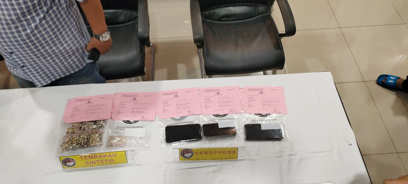 Barang bukti narkoba yang dikonsumsi Virgoun. (Foto: Irfan/Nyata)