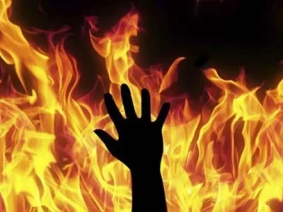 Ilustrasi kisah Masitoh tega bakar suami. (Foto: Freepik)