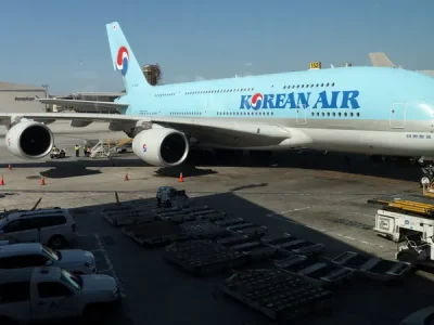 ALAMI TURBULENSI: Pesawat Korean Air. Foto : Daniel Slim/AFP